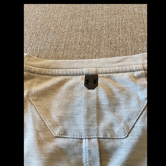 Women’s Under Armour top L - Picture 4 of 5